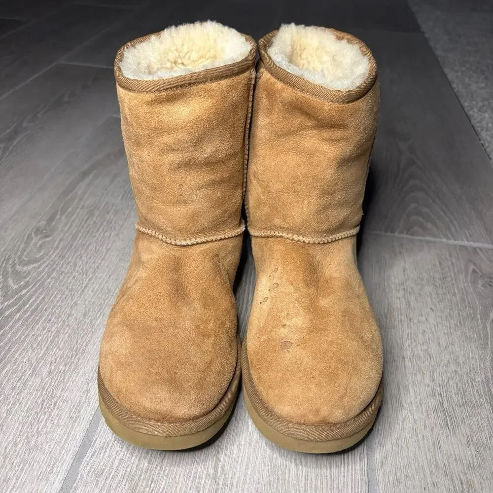 UGG Classic Short Shearling Winter Boots Chestnut Tan Size 9